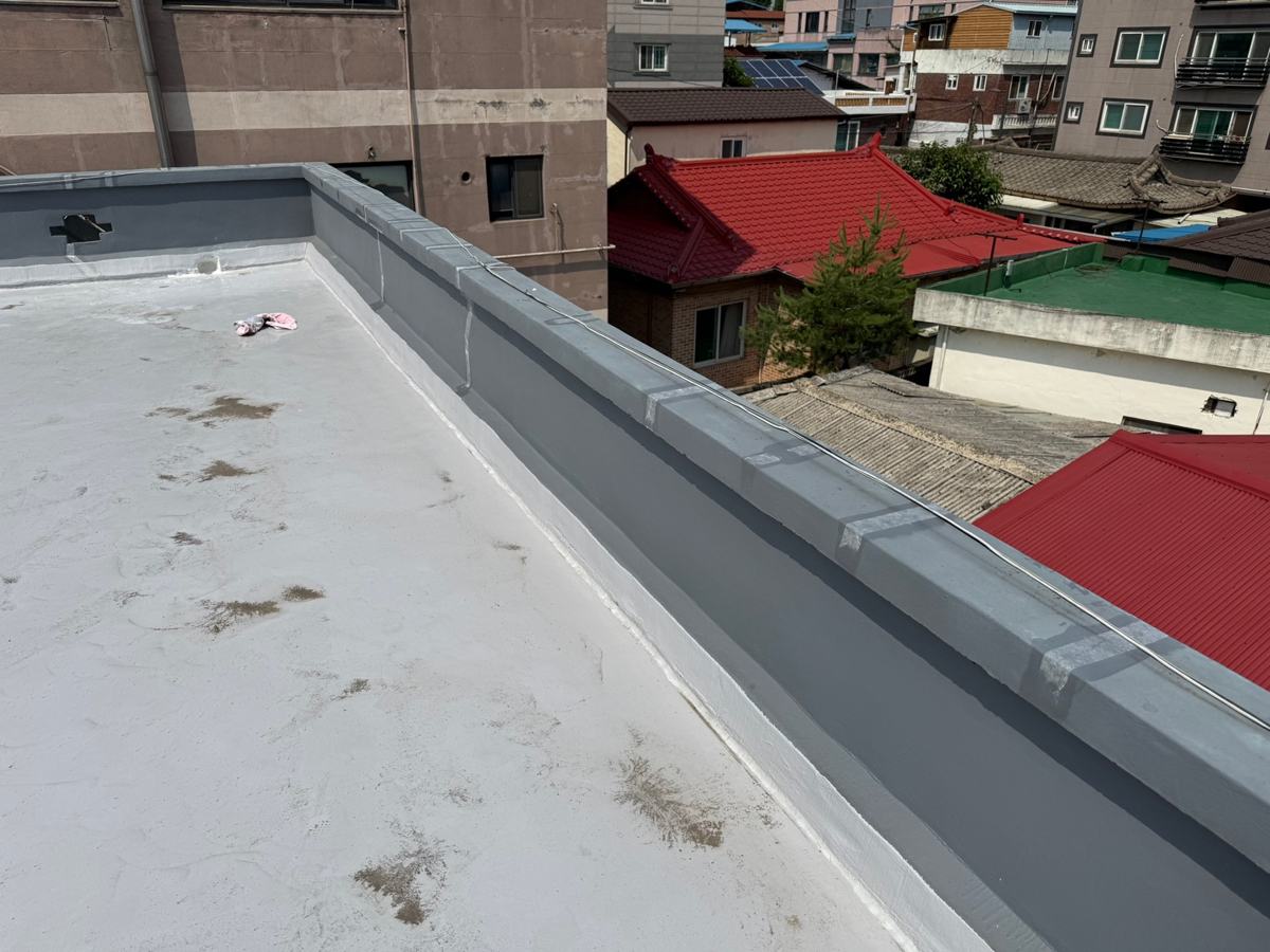 칠을 마친 옥상