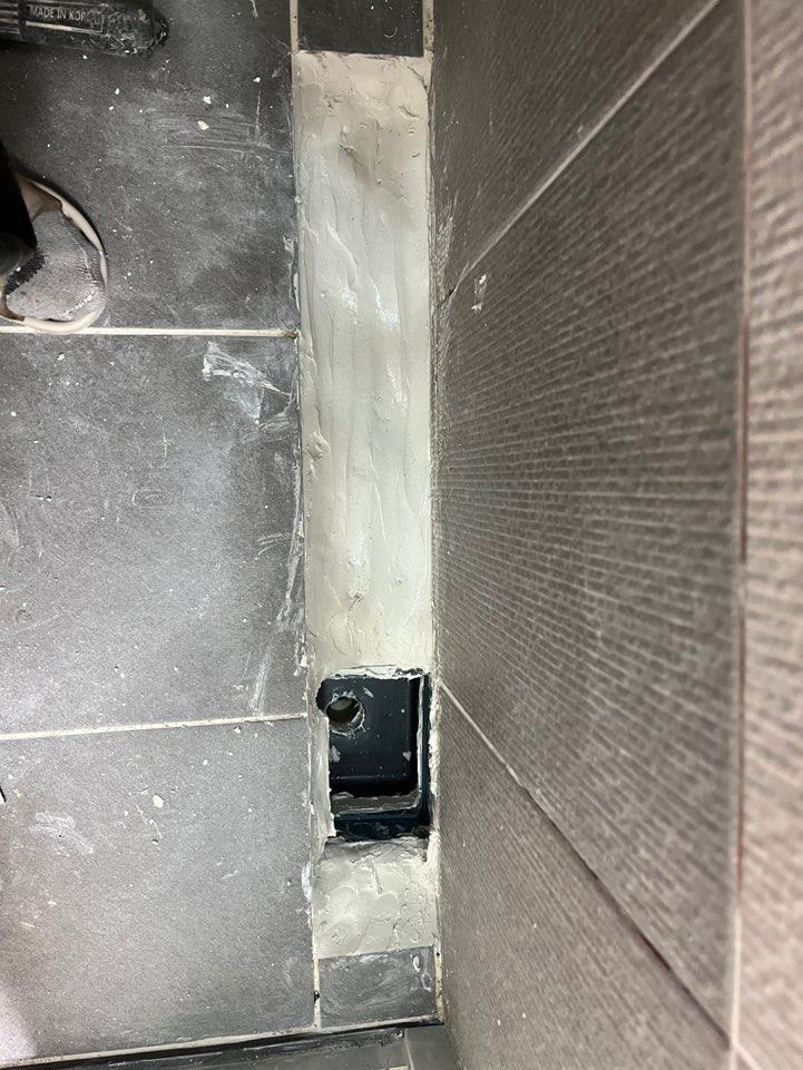 트렌치 자리도 같은 방법으로 막았습니다
