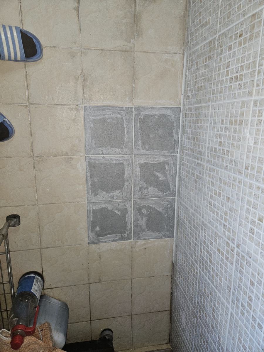바닥을 메워 마감한 보일러실