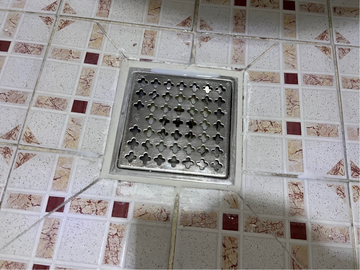 육가 둘레까지 실리콘으로 마감한 모습