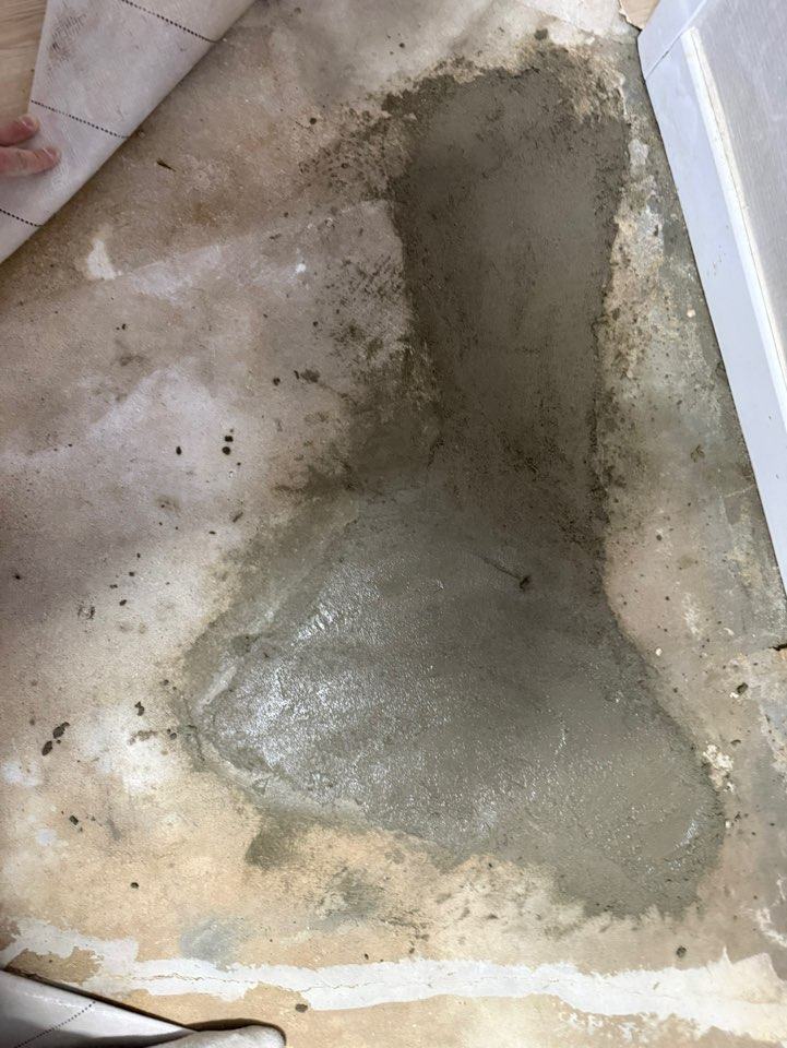 몰탈로 바닥을 메웠습니다