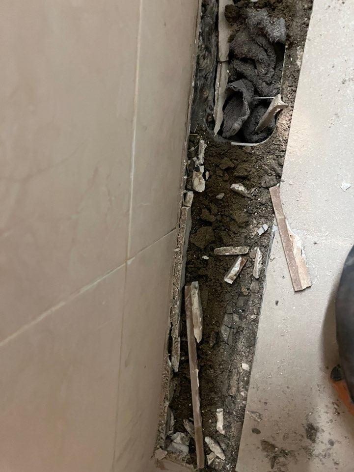 샤워부스 트렌치를 들어낸 자리