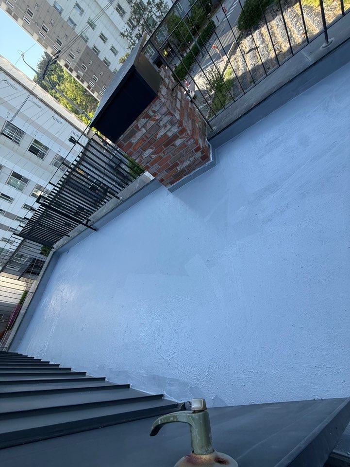 칠을 마친 테라스 전체
