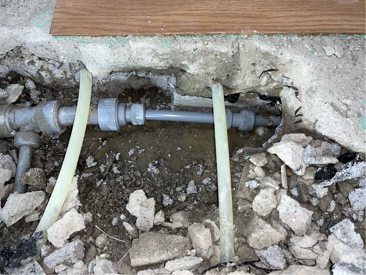 새 부속으로 바꾼 자리